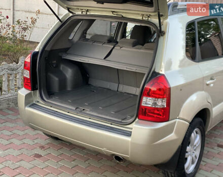 Зелений Хендай Туксон, об'ємом двигуна 1.99 л та пробігом 149 тис. км за 7300 $, фото 8 на Automoto.ua
