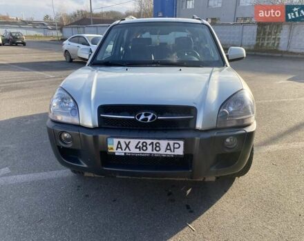 Зелений Хендай Туксон, об'ємом двигуна 1.98 л та пробігом 330 тис. км за 7000 $, фото 3 на Automoto.ua