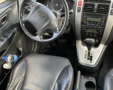 Зелений Хендай Туксон, об'ємом двигуна 1.98 л та пробігом 330 тис. км за 7000 $, фото 15 на Automoto.ua