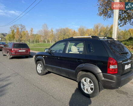 Зеленый Хендай Туксон, объемом двигателя 1.99 л и пробегом 208 тыс. км за 7600 $, фото 2 на Automoto.ua