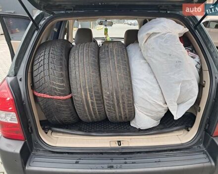 Зеленый Хендай Туксон, объемом двигателя 1.98 л и пробегом 280 тыс. км за 7200 $, фото 30 на Automoto.ua