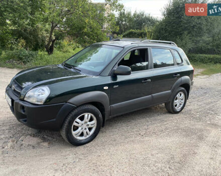 Зелений Хендай Туксон, об'ємом двигуна 2 л та пробігом 300 тис. км за 5850 $, фото 1 на Automoto.ua