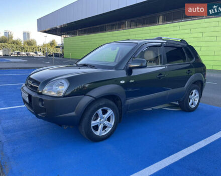 Зеленый Хендай Туксон, объемом двигателя 1.98 л и пробегом 195 тыс. км за 8000 $, фото 5 на Automoto.ua