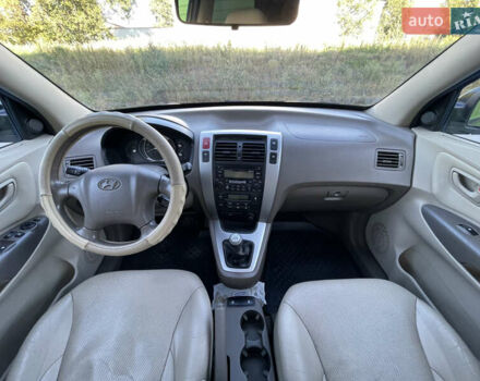 Зеленый Хендай Туксон, объемом двигателя 1.98 л и пробегом 195 тыс. км за 8000 $, фото 9 на Automoto.ua