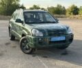 Зеленый Хендай Туксон, объемом двигателя 2 л и пробегом 130 тыс. км за 2500 $, фото 1 на Automoto.ua