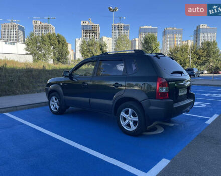 Зеленый Хендай Туксон, объемом двигателя 1.98 л и пробегом 195 тыс. км за 8000 $, фото 3 на Automoto.ua