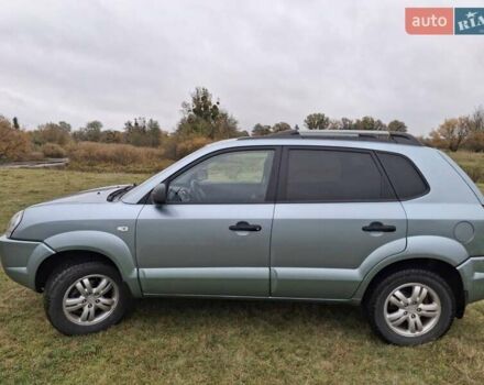 Зеленый Хендай Туксон, объемом двигателя 1.98 л и пробегом 129 тыс. км за 9200 $, фото 3 на Automoto.ua