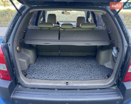 Зеленый Хендай Туксон, объемом двигателя 1.98 л и пробегом 195 тыс. км за 8000 $, фото 7 на Automoto.ua