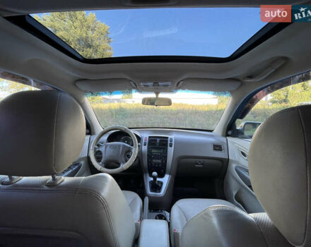 Зеленый Хендай Туксон, объемом двигателя 1.98 л и пробегом 195 тыс. км за 8000 $, фото 10 на Automoto.ua