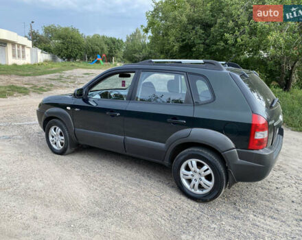 Зелений Хендай Туксон, об'ємом двигуна 2 л та пробігом 300 тис. км за 5850 $, фото 3 на Automoto.ua