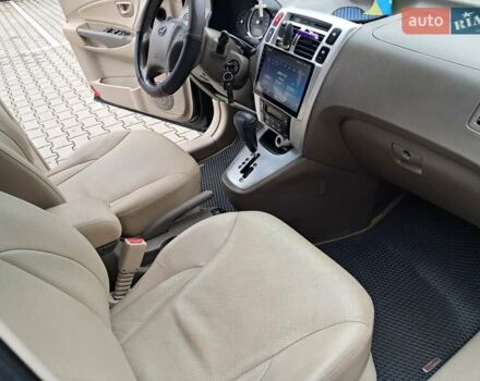 Зеленый Хендай Туксон, объемом двигателя 1.98 л и пробегом 280 тыс. км за 7200 $, фото 26 на Automoto.ua