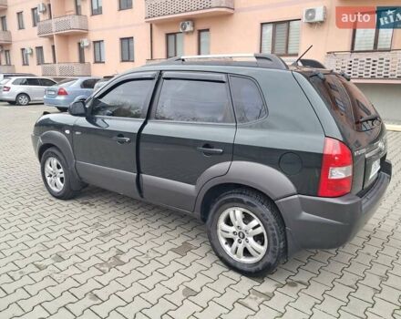 Зеленый Хендай Туксон, объемом двигателя 1.98 л и пробегом 280 тыс. км за 7200 $, фото 3 на Automoto.ua