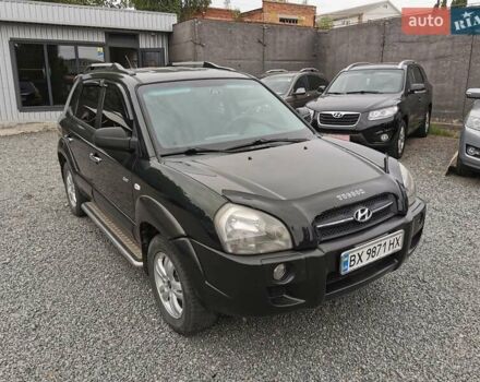 Зеленый Хендай Туксон, объемом двигателя 1.98 л и пробегом 363 тыс. км за 7400 $, фото 5 на Automoto.ua