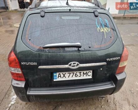 Зелений Хендай Туксон, об'ємом двигуна 1.98 л та пробігом 280 тис. км за 8500 $, фото 2 на Automoto.ua