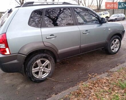 Зелений Хендай Туксон, об'ємом двигуна 1.99 л та пробігом 218 тис. км за 6500 $, фото 11 на Automoto.ua