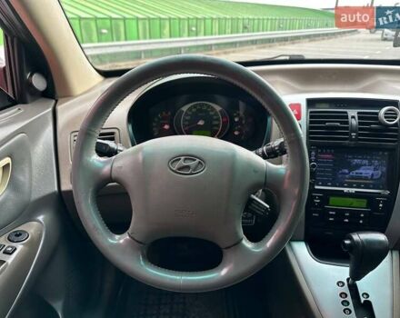 Зеленый Хендай Туксон, объемом двигателя 1.99 л и пробегом 214 тыс. км за 7290 $, фото 14 на Automoto.ua