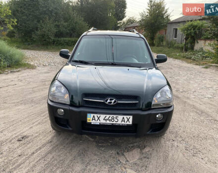 Зелений Хендай Туксон, об'ємом двигуна 2 л та пробігом 300 тис. км за 5850 $, фото 6 на Automoto.ua
