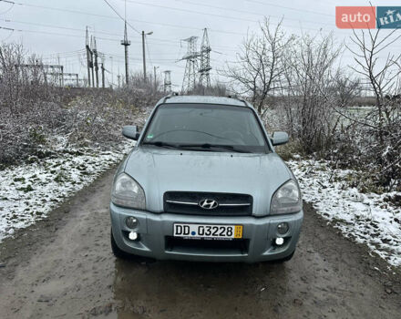 Зелений Хендай Туксон, об'ємом двигуна 2 л та пробігом 248 тис. км за 6999 $, фото 1 на Automoto.ua