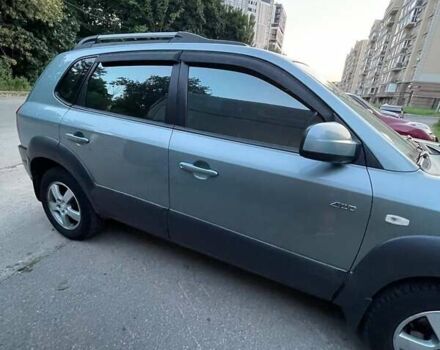 Зеленый Хендай Туксон, объемом двигателя 1.98 л и пробегом 205 тыс. км за 7700 $, фото 5 на Automoto.ua