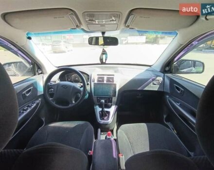 Зеленый Хендай Туксон, объемом двигателя 2 л и пробегом 203 тыс. км за 7800 $, фото 6 на Automoto.ua