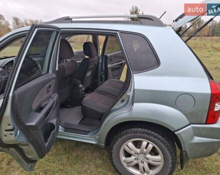 Зеленый Хендай Туксон, объемом двигателя 1.98 л и пробегом 129 тыс. км за 9200 $, фото 4 на Automoto.ua