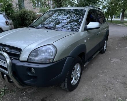 Зеленый Хендай Туксон, объемом двигателя 2 л и пробегом 227 тыс. км за 7200 $, фото 2 на Automoto.ua