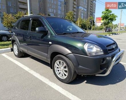 Зеленый Хендай Туксон, объемом двигателя 2 л и пробегом 203 тыс. км за 7800 $, фото 1 на Automoto.ua