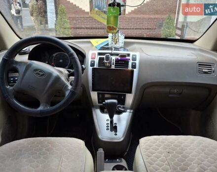 Зелений Хендай Туксон, об'ємом двигуна 1.98 л та пробігом 280 тис. км за 8500 $, фото 16 на Automoto.ua