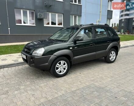 Зеленый Хендай Туксон, объемом двигателя 2 л и пробегом 82 тыс. км за 9950 $, фото 2 на Automoto.ua