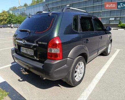 Зеленый Хендай Туксон, объемом двигателя 2 л и пробегом 203 тыс. км за 7800 $, фото 2 на Automoto.ua