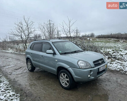 Зелений Хендай Туксон, об'ємом двигуна 2 л та пробігом 248 тис. км за 6999 $, фото 4 на Automoto.ua