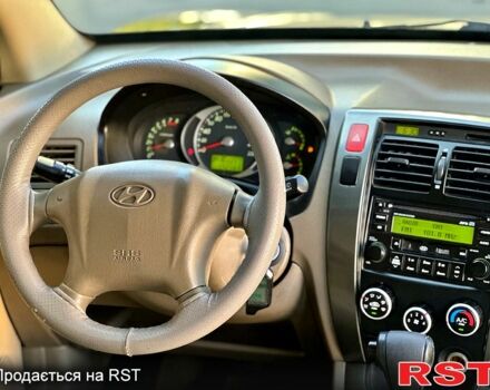 Зеленый Хендай Туксон, объемом двигателя 2 л и пробегом 172 тыс. км за 7000 $, фото 7 на Automoto.ua