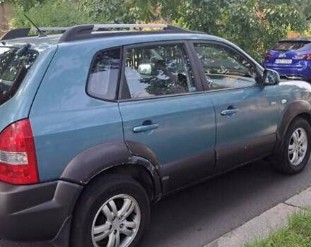 Зеленый Хендай Туксон, объемом двигателя 2 л и пробегом 250 тыс. км за 4000 $, фото 3 на Automoto.ua