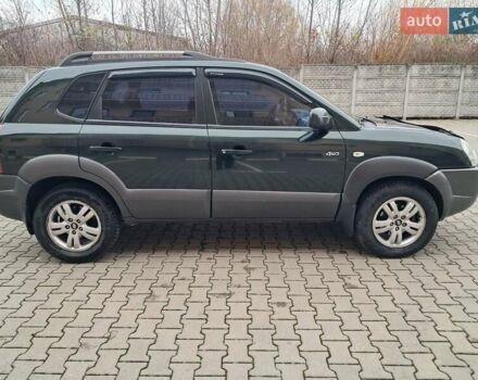 Зеленый Хендай Туксон, объемом двигателя 1.98 л и пробегом 280 тыс. км за 7200 $, фото 8 на Automoto.ua