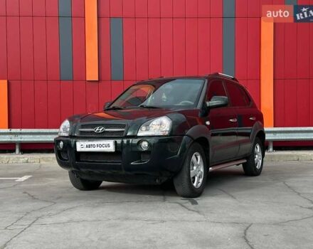 Зеленый Хендай Туксон, объемом двигателя 1.99 л и пробегом 214 тыс. км за 7990 $, фото 3 на Automoto.ua
