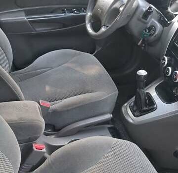 Зеленый Хендай Туксон, объемом двигателя 2 л и пробегом 250 тыс. км за 4000 $, фото 9 на Automoto.ua