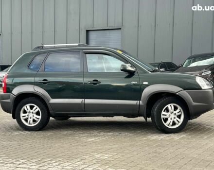 Зеленый Хендай Туксон, объемом двигателя 2 л и пробегом 223 тыс. км за 8540 $, фото 4 на Automoto.ua