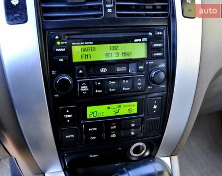 Зеленый Хендай Туксон, объемом двигателя 1.98 л и пробегом 245 тыс. км за 7200 $, фото 31 на Automoto.ua