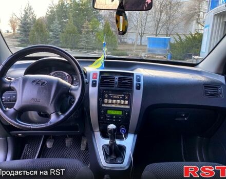 Зелений Хендай Туксон, об'ємом двигуна 2 л та пробігом 236 тис. км за 7600 $, фото 8 на Automoto.ua