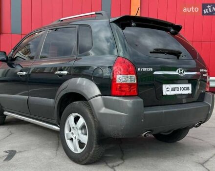 Зеленый Хендай Туксон, объемом двигателя 1.99 л и пробегом 214 тыс. км за 7290 $, фото 5 на Automoto.ua