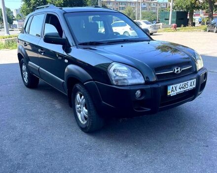 Зеленый Хендай Туксон, объемом двигателя 2 л и пробегом 317 тыс. км за 5700 $, фото 1 на Automoto.ua