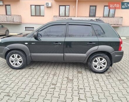 Зеленый Хендай Туксон, объемом двигателя 1.98 л и пробегом 280 тыс. км за 7200 $, фото 2 на Automoto.ua