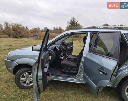 Зеленый Хендай Туксон, объемом двигателя 1.98 л и пробегом 129 тыс. км за 9200 $, фото 2 на Automoto.ua