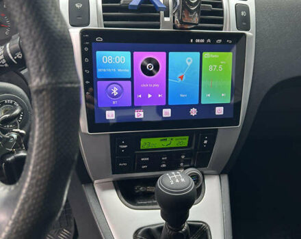 Зеленый Хендай Туксон, объемом двигателя 1.98 л и пробегом 237 тыс. км за 7500 $, фото 7 на Automoto.ua