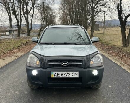 Зеленый Хендай Туксон, объемом двигателя 2 л и пробегом 190 тыс. км за 6150 $, фото 3 на Automoto.ua