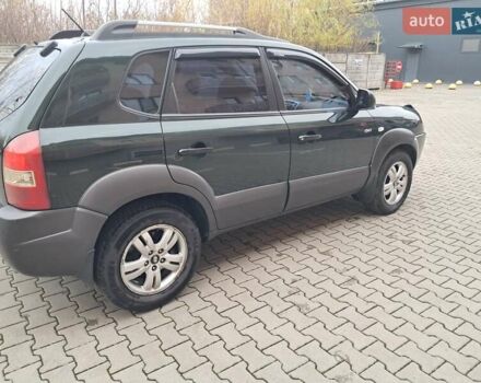 Зеленый Хендай Туксон, объемом двигателя 1.98 л и пробегом 280 тыс. км за 7200 $, фото 7 на Automoto.ua