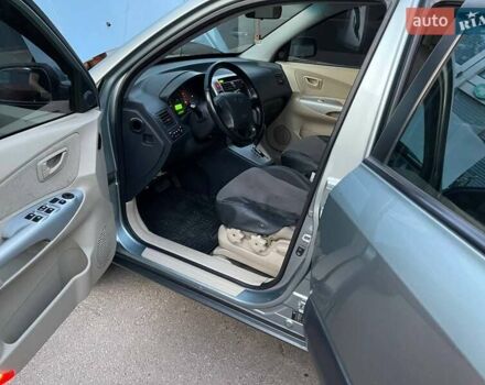 Зеленый Хендай Туксон, объемом двигателя 1.98 л и пробегом 205 тыс. км за 7700 $, фото 19 на Automoto.ua