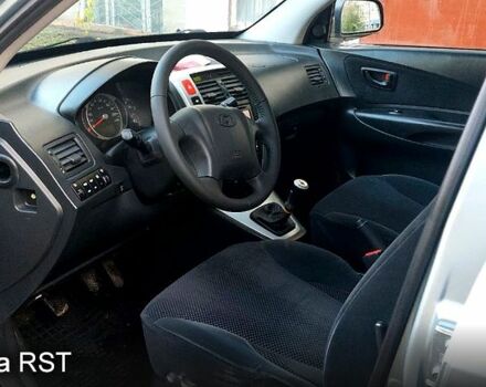 Зелений Хендай Туксон, об'ємом двигуна 2 л та пробігом 227 тис. км за 7800 $, фото 8 на Automoto.ua