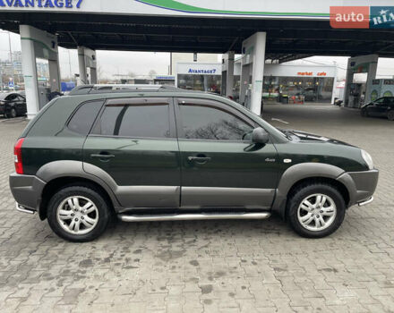 Зеленый Хендай Туксон, объемом двигателя 1.98 л и пробегом 295 тыс. км за 5950 $, фото 8 на Automoto.ua