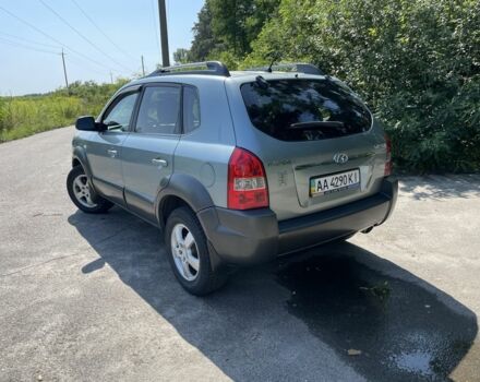 Зеленый Хендай Туксон, объемом двигателя 2 л и пробегом 130 тыс. км за 9100 $, фото 3 на Automoto.ua